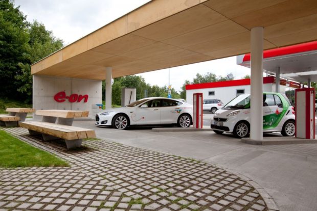 Česká republika má už přes 330 veřejných dobíjecích míst pro elektromobily