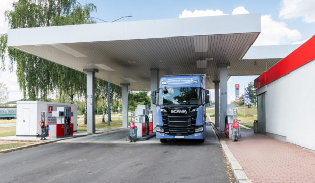 Benzina nabízí samoobslužné oboustranné tankování pro nákladní automobily