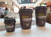 MOL ČR: Muži pijí kávu na místě, ženy si ji berou s sebou