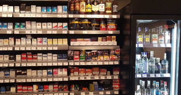 Alkohol, cigarety i balená chlazená jídla: Po zákazu nedělního prodeje zamířili zákazníci na čerpačky