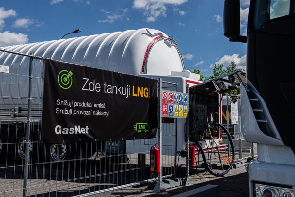 GasNet uvedl do provozu první mobilní samoobslužnou čerpací stanici na LNG v ČR